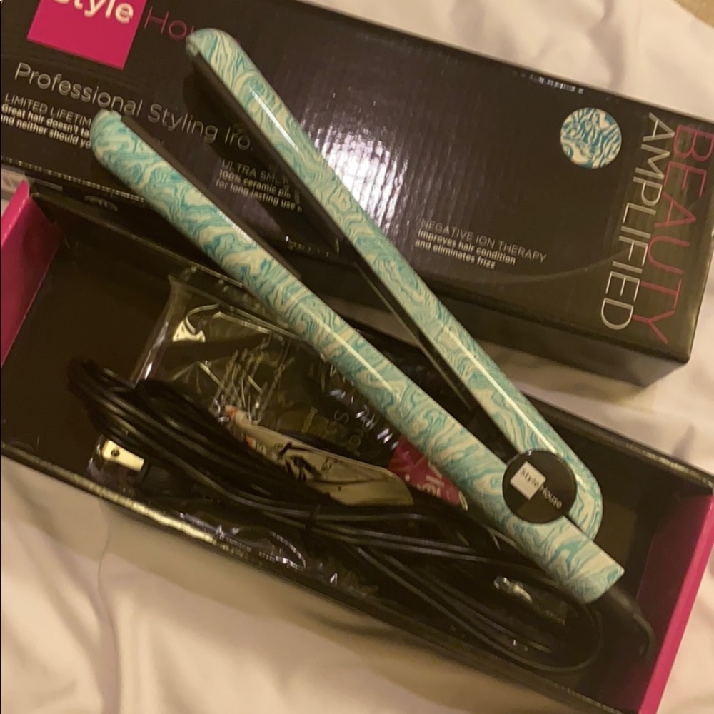 Style House professional styling iron